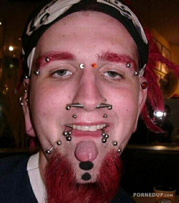 hole in his chin body mod