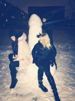 Girls Love Big Penis Snowman