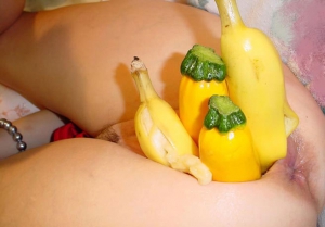fruits and veg up her loose pussy