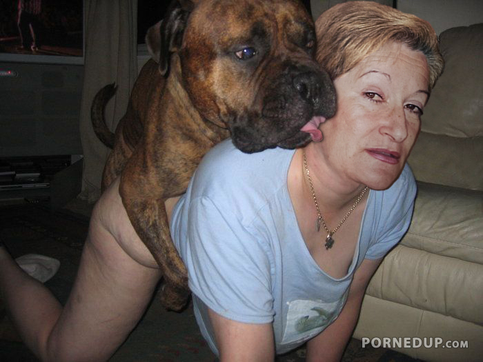 Charo fucked by the dog