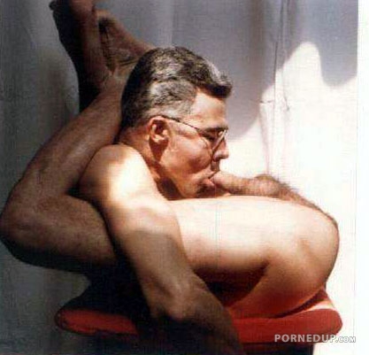 Men Sucking His Own Cock