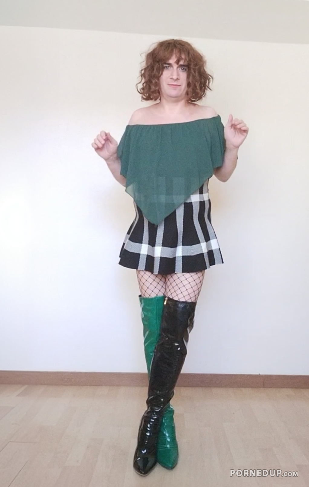 Vanessa Neorrabioso escort transvestite in colorful boots 