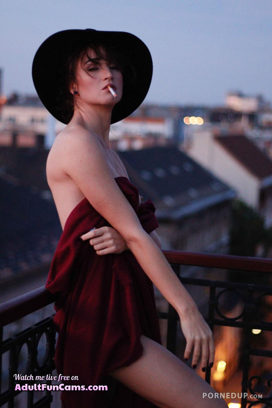 Sizzling beautiful Hottie 112