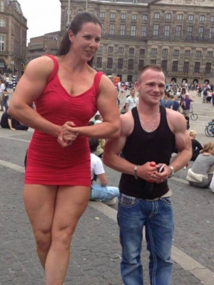 Giant Muscle Babe vs Tiny Muscle Guy