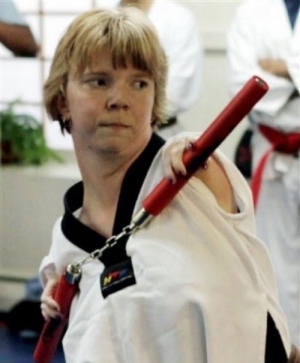 girl with no arms tries nunchucks