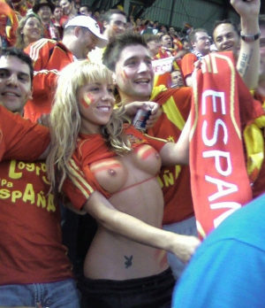hot babe showing off her tits at sporting event