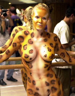 nice tit babe in body paint