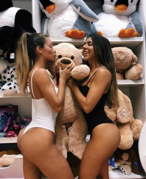 Teddybeach Cuddled By Two Babes